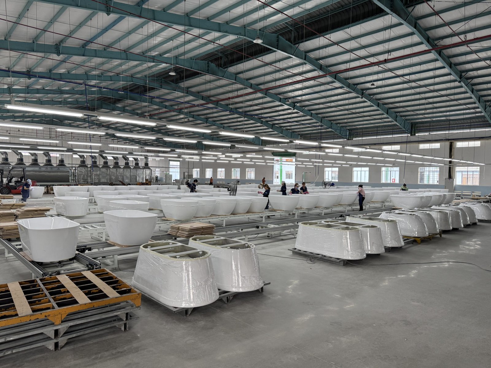 acrylic bathtub production line in Salvere Vietnam factory