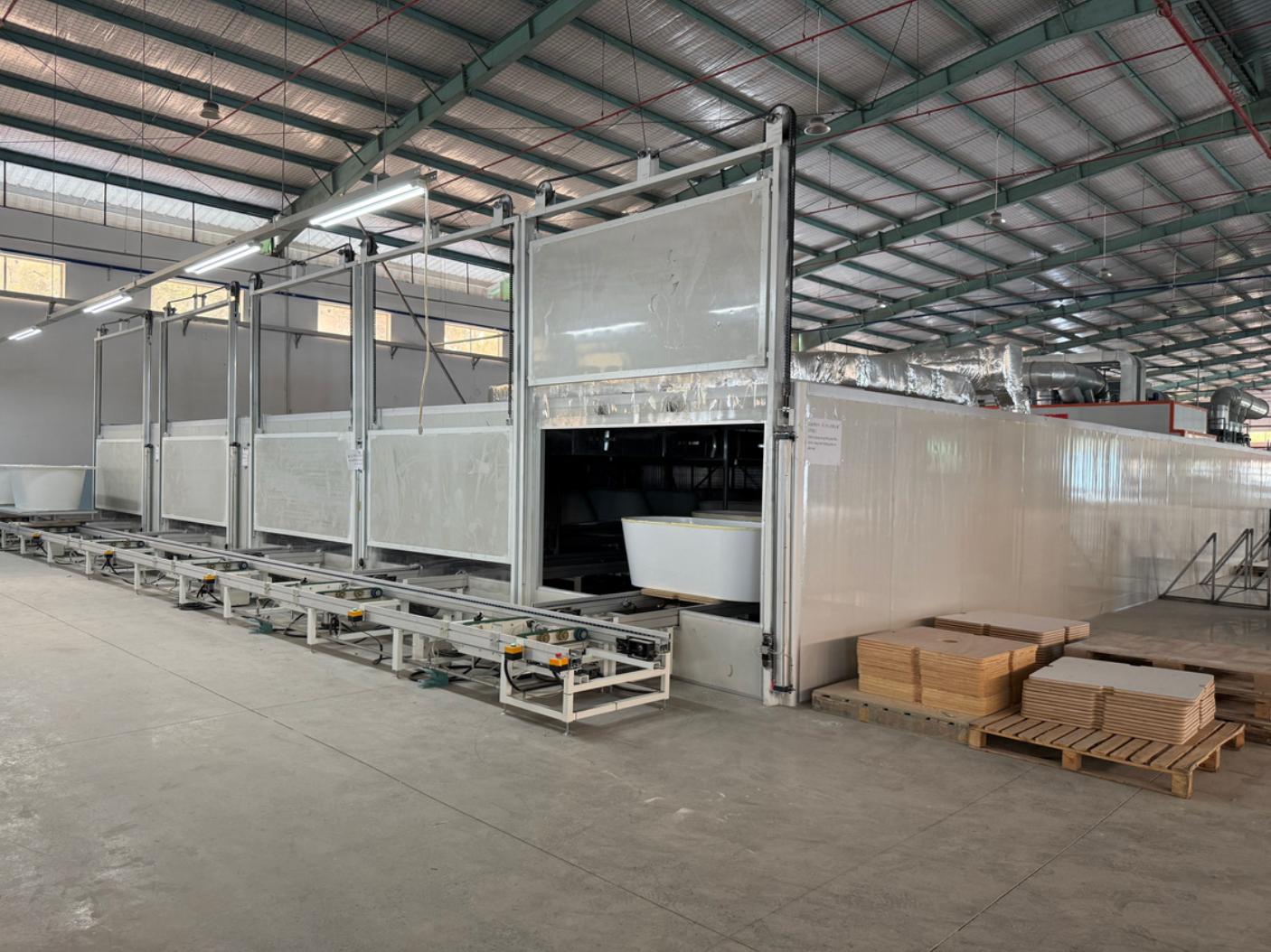 acrylic bathtub production line in Salvere Vietnam factory