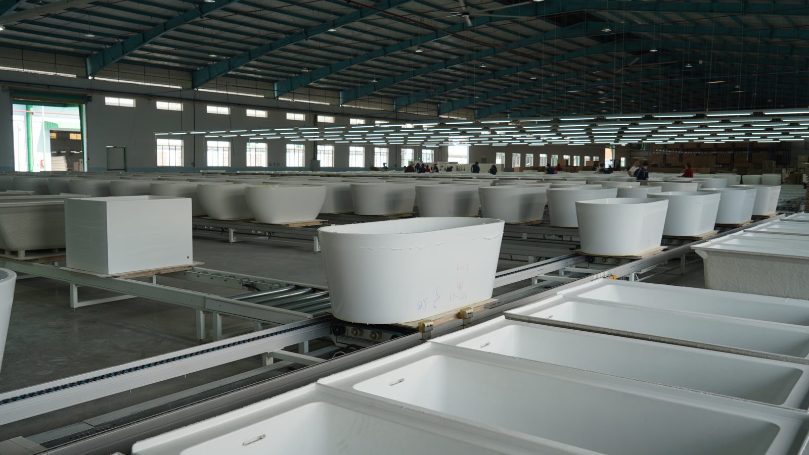 acrylic bathtub production line in Salvere Vietnam factory