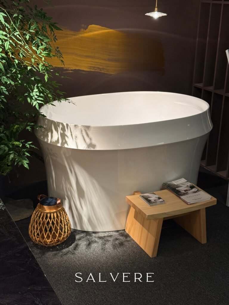Freestanding acrylic bathtub displayed at Salvere KBC Shanghai 2026 booth