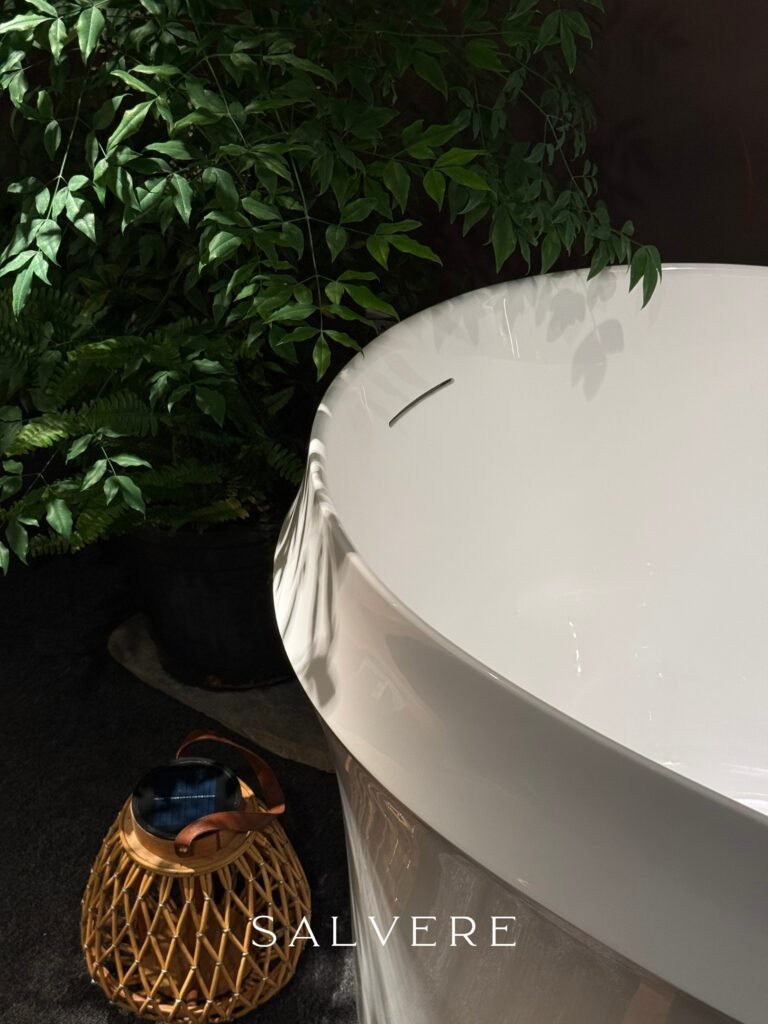 Freestanding acrylic bathtub displayed at Salvere KBC Shanghai 2026 booth