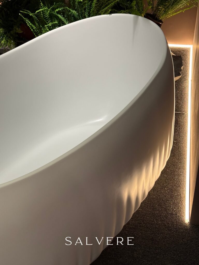 Freestanding acrylic bathtub displayed at Salvere KBC Shanghai 2026 booth