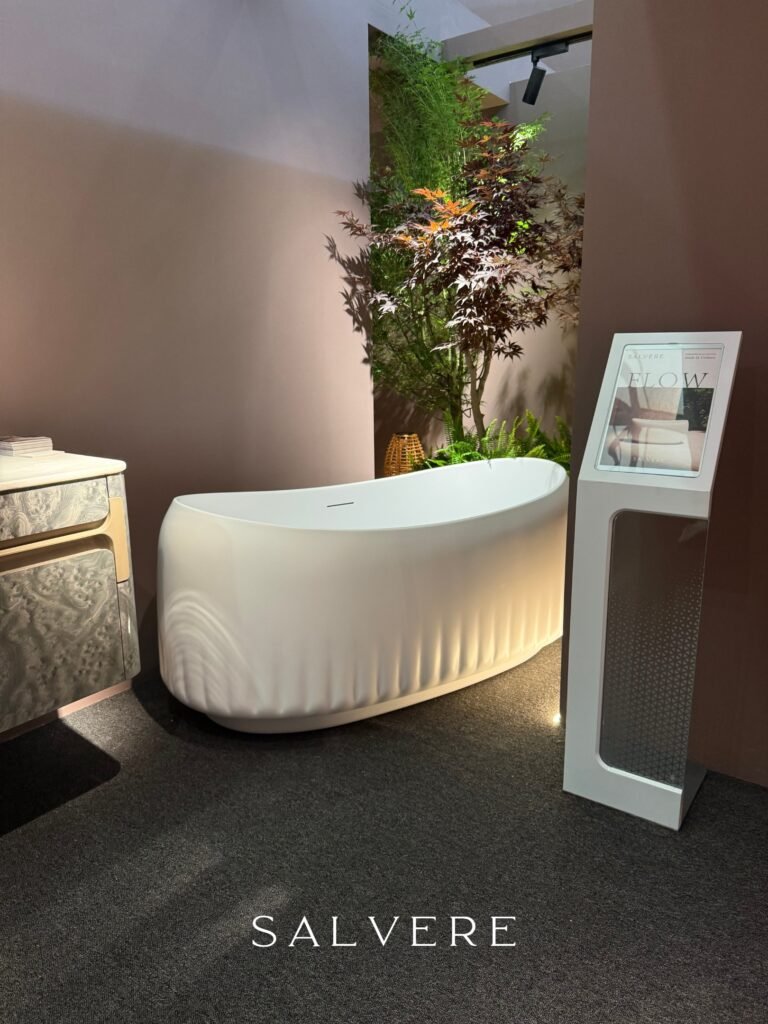 Freestanding acrylic bathtub displayed at Salvere KBC Shanghai 2026 booth